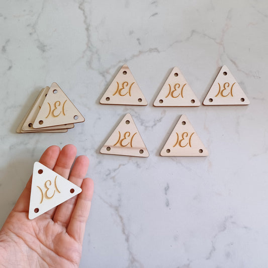 Tavolette triangolari a tre fori per tessitura in legno, accessori tessitura medievale, rievocazione storica medioevo, carte per tessitura